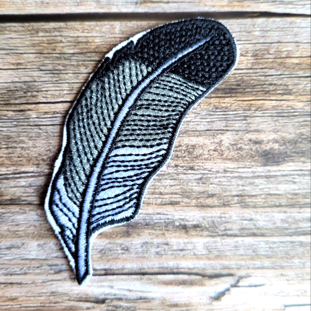 3/13$  Vintage Feather Boho New Age Bird Lover Embroidered Iron on Patch